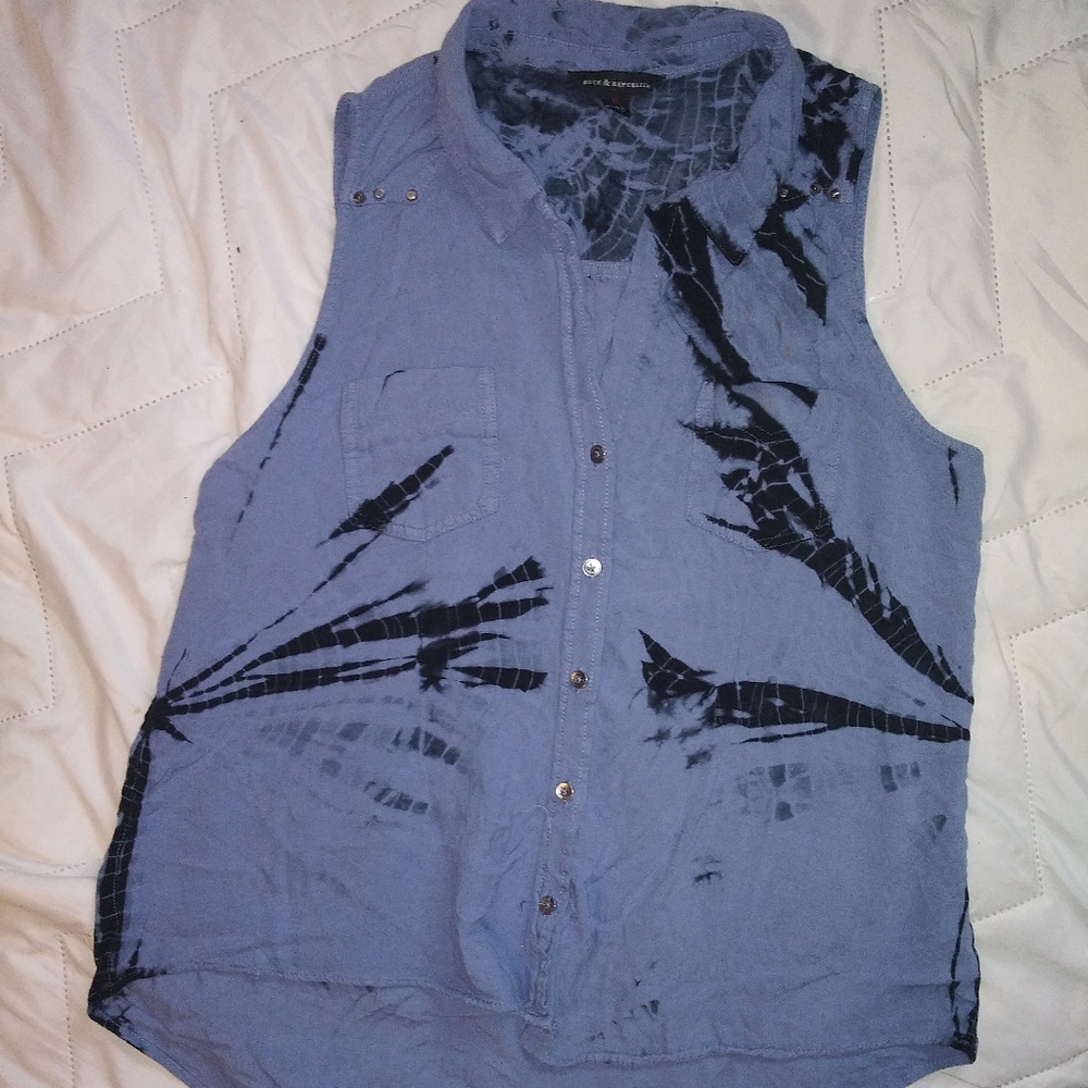 Sleeveless rock and republic button down